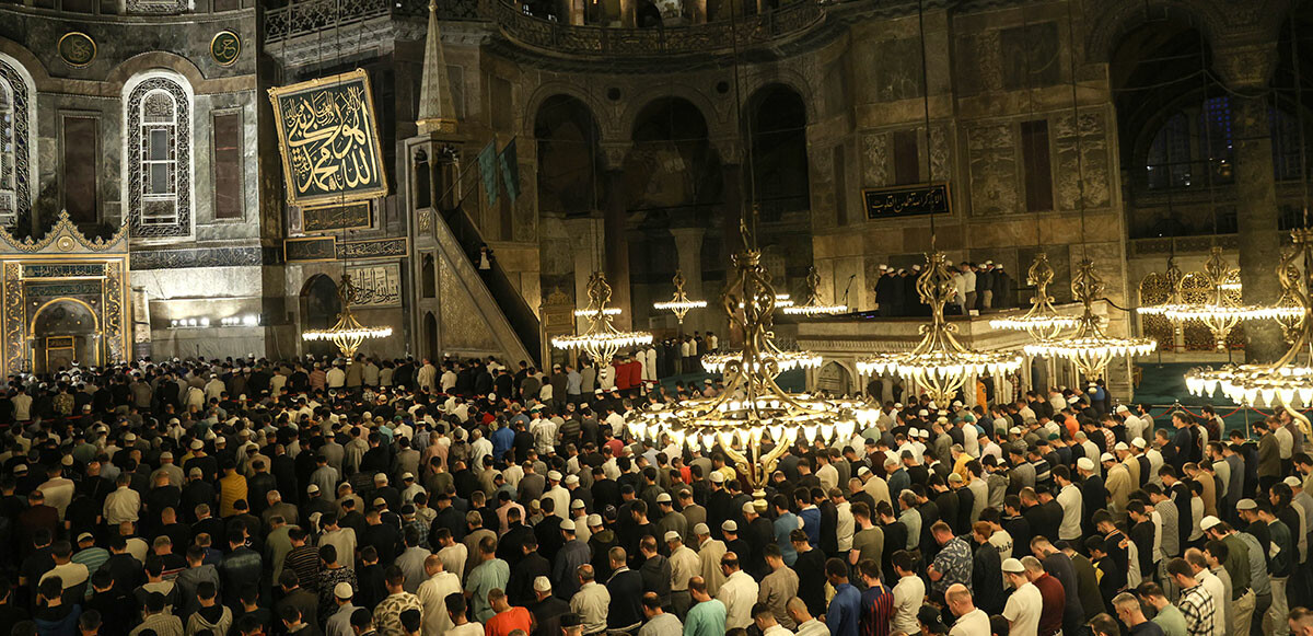 İstanbul’un fethinin 569.yıl dönümü! Gençler Ayasofya Camii’nde buluştu