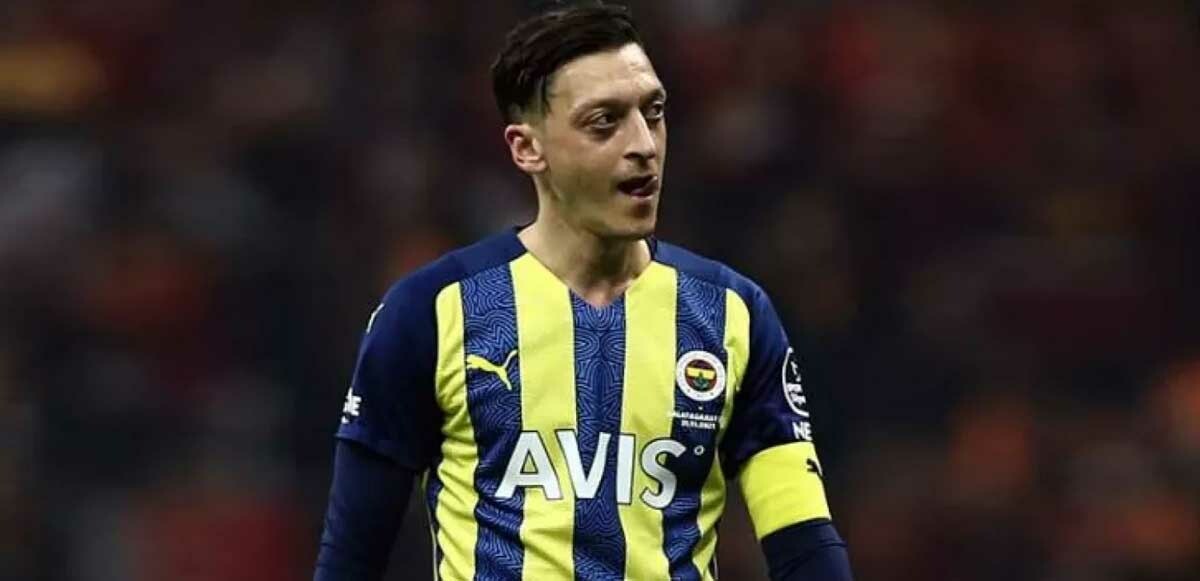Mesut Özil ayrılmıyor: Futbolu Fenerbahçe&#039;de bırakacağım!