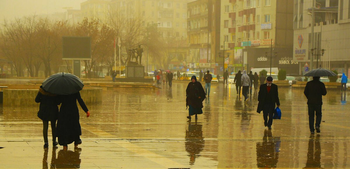 Meteoroloji hafta sonunu işaret etti: Ani ve şiddetli sağanaklara dikkat! Gökten çamur yağacak