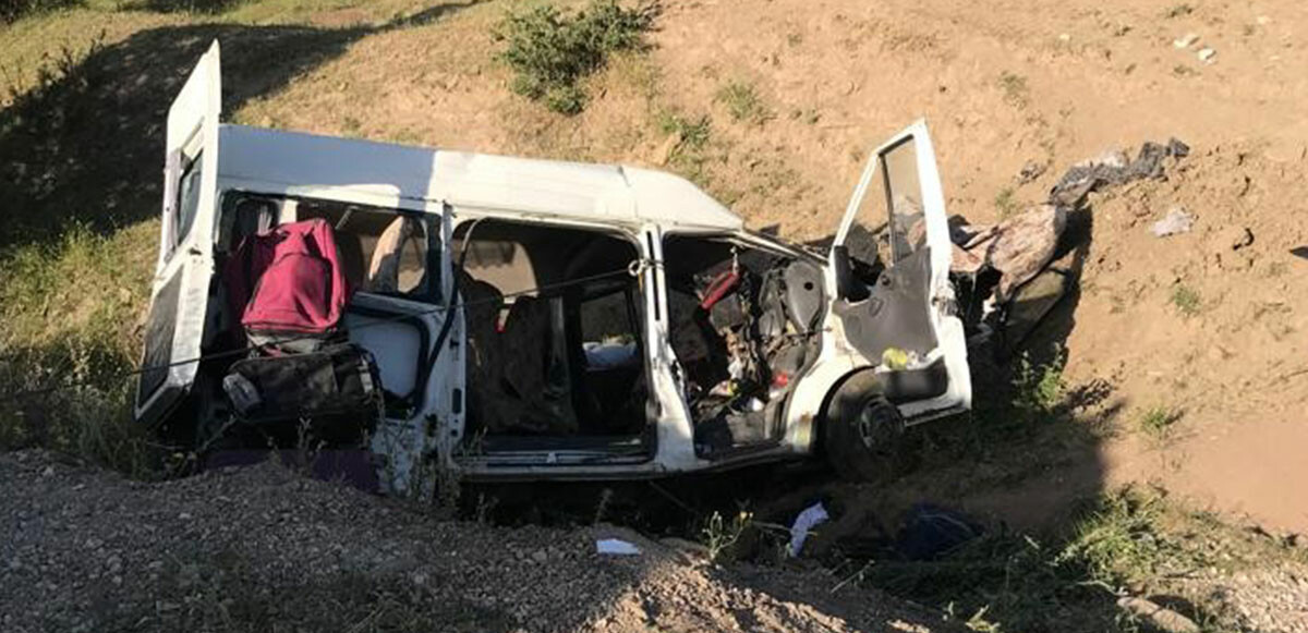 Siirt’te katliam gibi kaza: İşçileri taşıyan minibüs uçuruma yuvarlandı