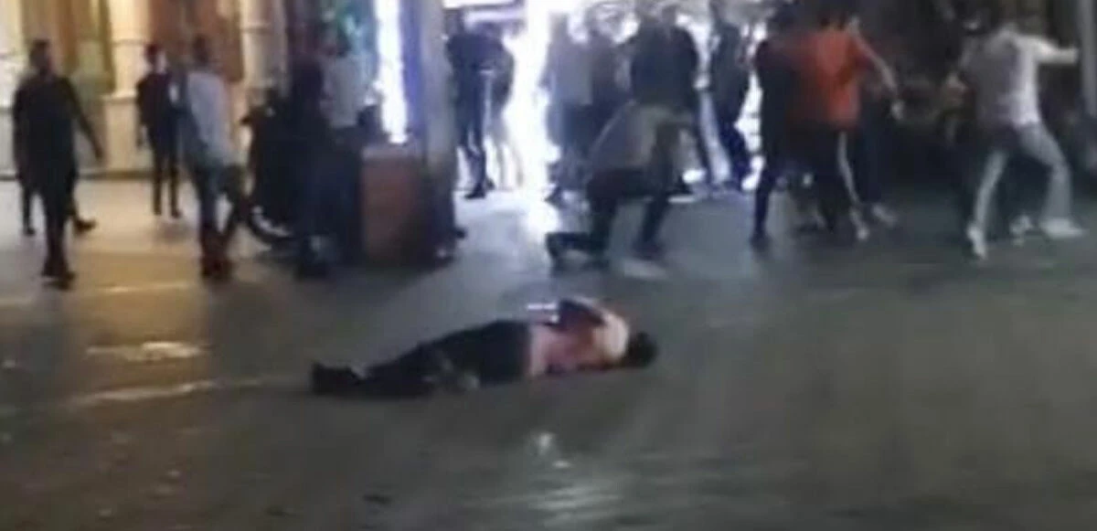 Taksim Meydanı’nda ölümlü kavga! Alacak verecek meselesi deyip kalbinden bıçakladı