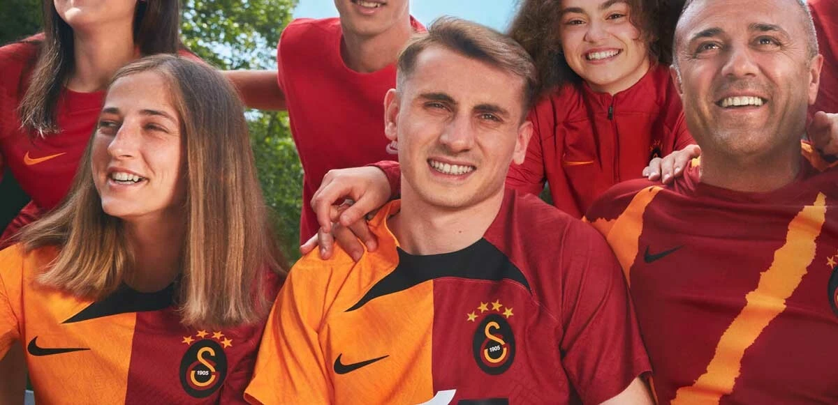 Galatasaray yeni sezon formasını tanıttı: Taraftarlar tepki gösterdi!