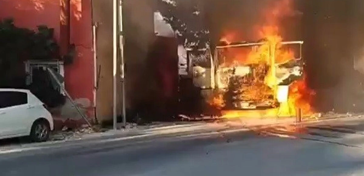 Tır alev topuna döndü, lastikler bomba gibi patladı