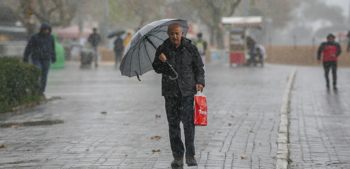 Meteoroloji’den yeni hafta için uyarı: Salı gününe dikkat! Kuvvetli yağış bütün yurdu esir alacak