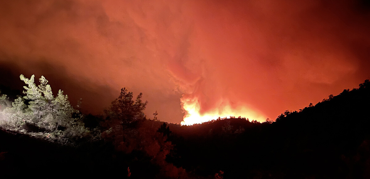 Marmaris'te ekipler teyakkuzda! Bakan Soylu ve Bakan Kirişçi bölgeye hareket etti