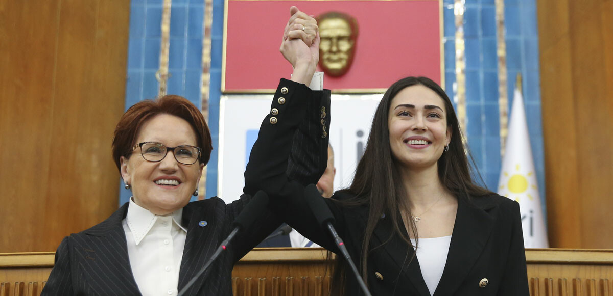 Yaman'ın rozetini İYİ Parti Genel Başkanı Meral Akşener taktı.