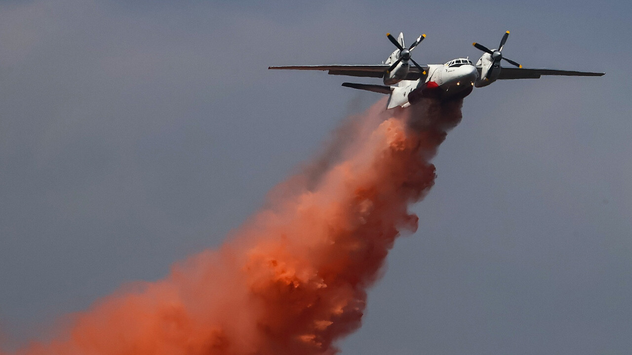 Marmaris yangınında uçaklardan atılan kırmızı madde ne işe yarıyor: Uzmanı açıkladı