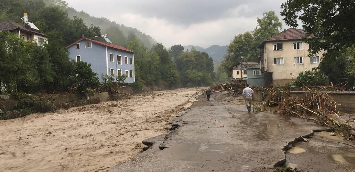 AFAD &#039;teyakkuza geçtik&#039; diyerek 3 il için sel ve heyelan uyarısında bulundu