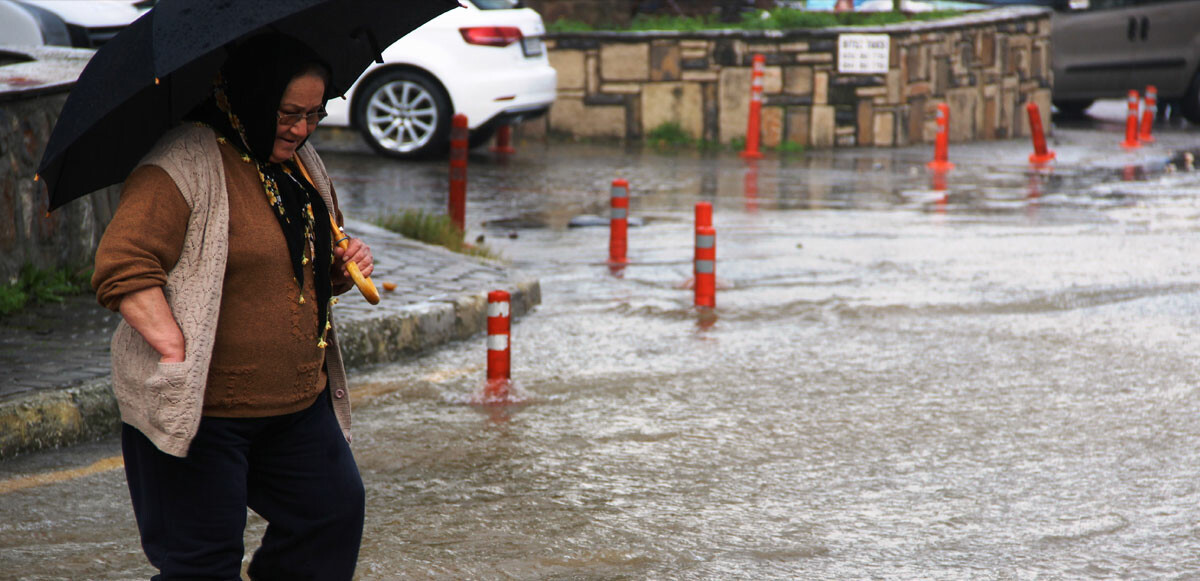 Meteoroloji ve AFAD’dan 6 ile kırmızı kod: Çok kuvvetli ve aşırı yağış alarmı verildi! Yaz yağmurları yıkıp geçecek