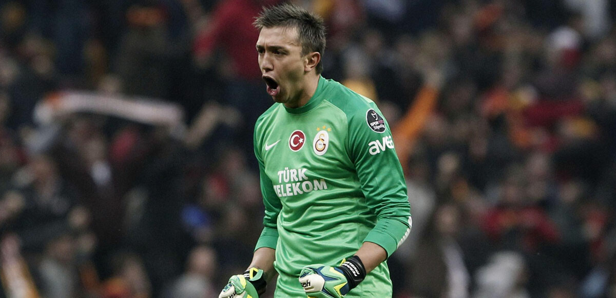 Galatasaray&#039;da bir dönem sona eriyor! Muslera yuvadan uçuyor