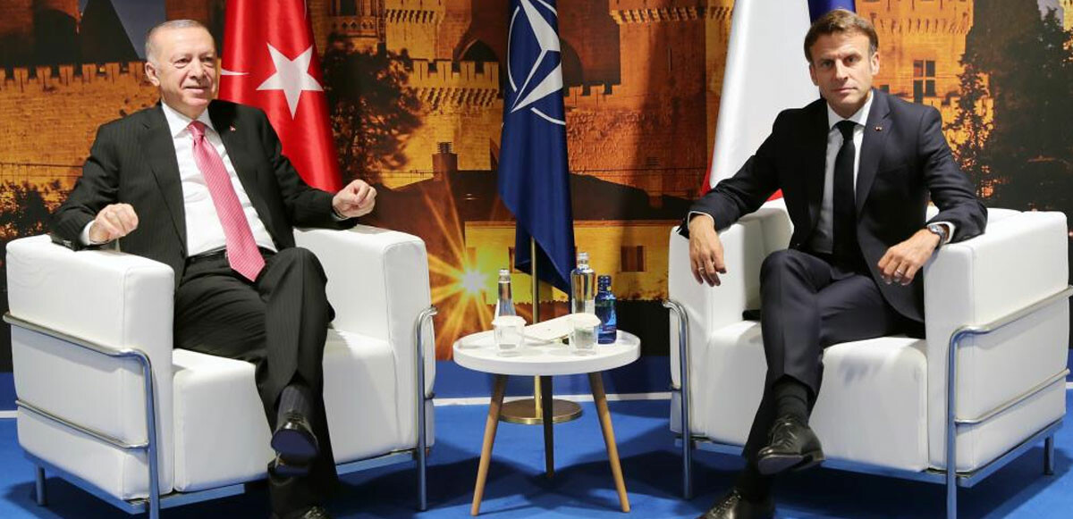 NATO Zirvesinde önemli görüşme: Cumhurbaşkanı Erdoğan, Macron ile bir araya geldi