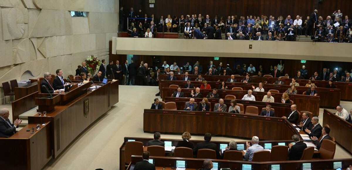 Erken seçime kadar Dışişleri Bakanı Yair Lapid geçici başbakan olacak.