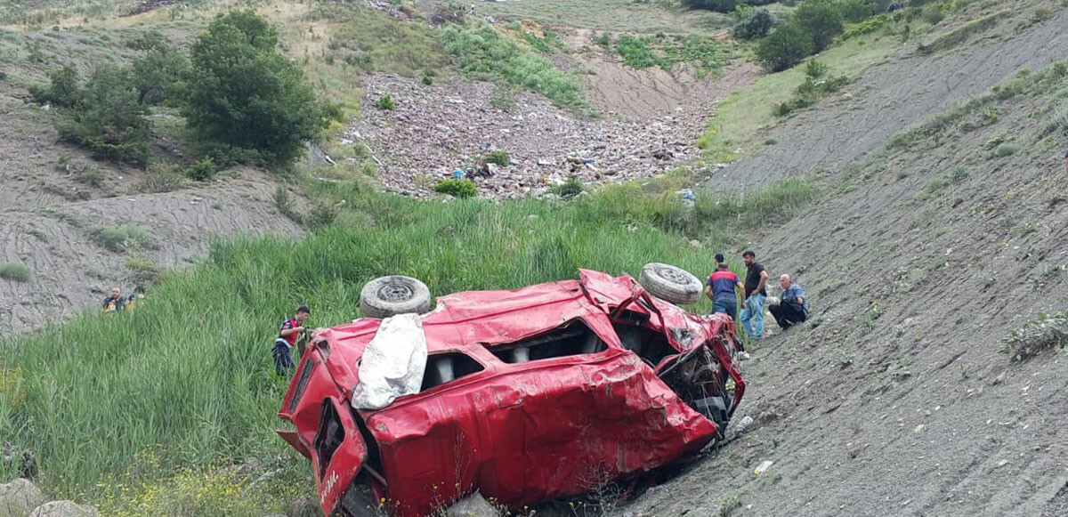 Tokat’ta feci kaza! Minibüs uçuruma yuvarlandı: 1’i çocuk 4 kişi öldü