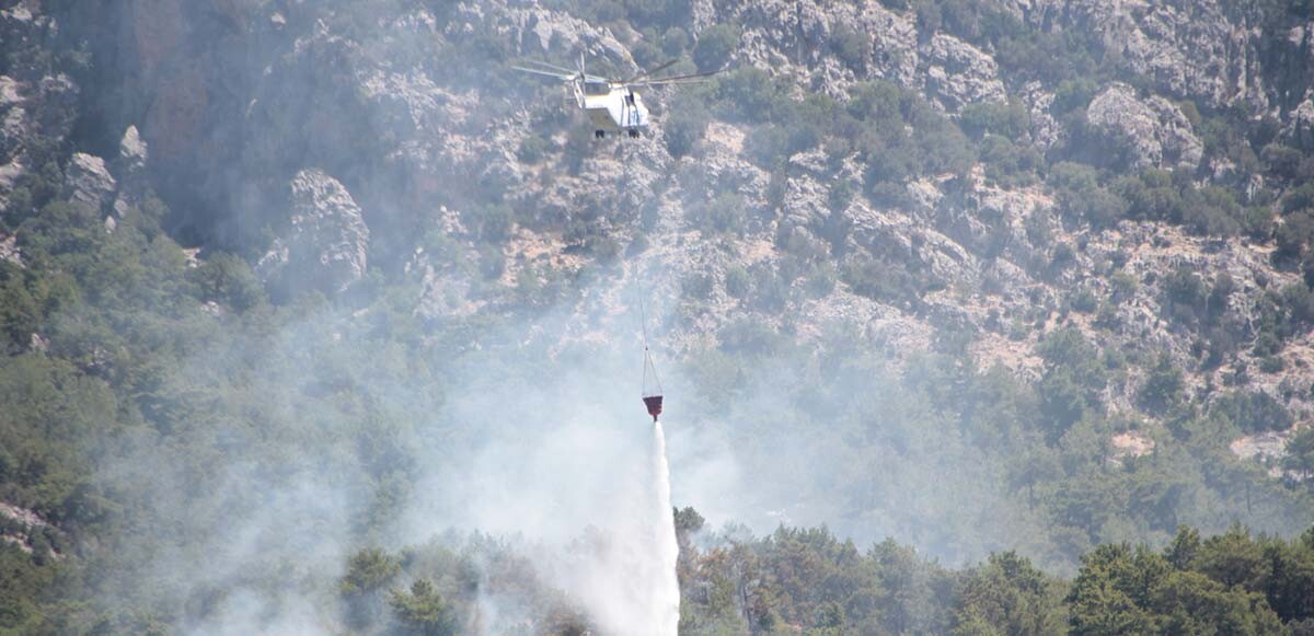 Antalya&#039;da yürekleri ağza getiren orman yangını! Ekipler seferber oldu, 2 saatte kontrol altına alındı