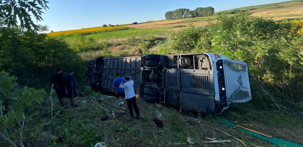 Son dakika! Kırklareli&#039;nde yolcu otobüsü devrildi: Feci kazada 6 kişi öldü 25 kişi de yaralandı