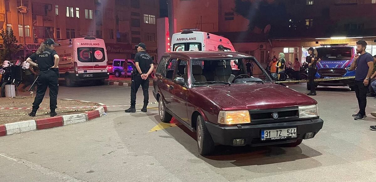 Hatay&#039;da otomobile silahlı saldırı: 1 ölü, 8 yaralı