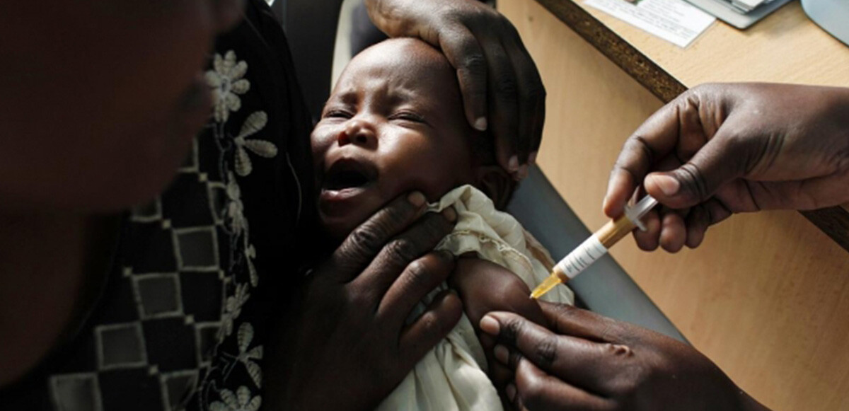 Mozambik Sağlık Bakanı Armindo Tiago çocuk felcine karşı aşılanma kampanyasını duyurdu.