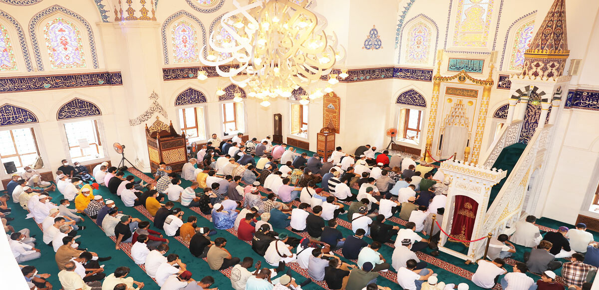 Tokyo Cami&#039;nde bayram namazı iki kez kılındı, hutbeler 4 dilde okundu