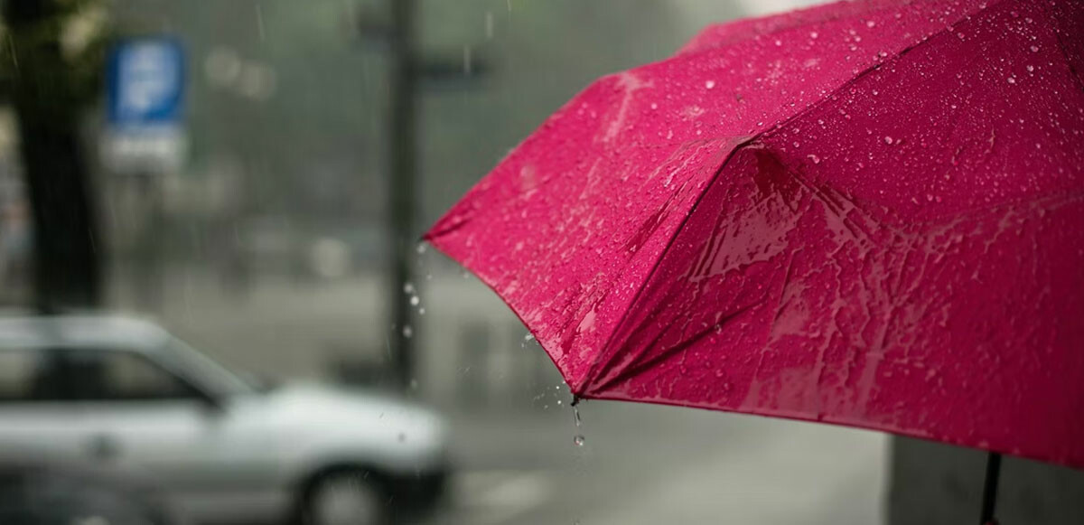 Meteoroloji’den yağmurdan sonra bir de fırtına uyarısı: Tatil planları yattı! Yağış için saat verildi