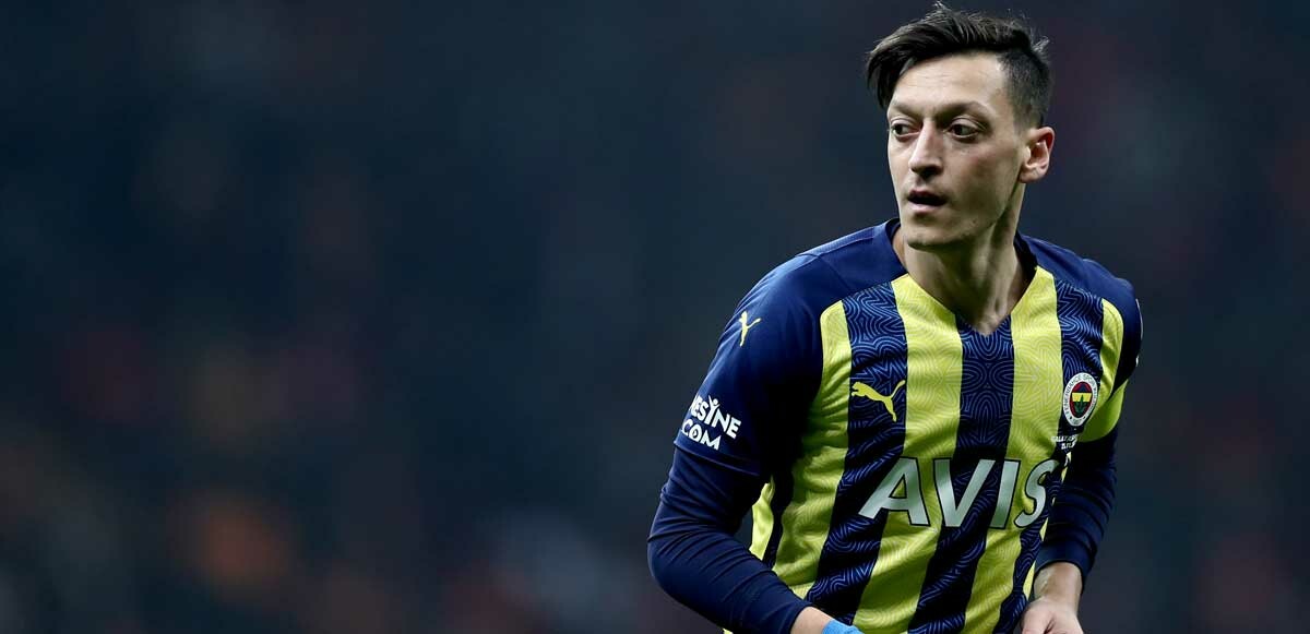 Mesut Özil İstanbul&#039;da kaldı: Anlaşma sağlandı!