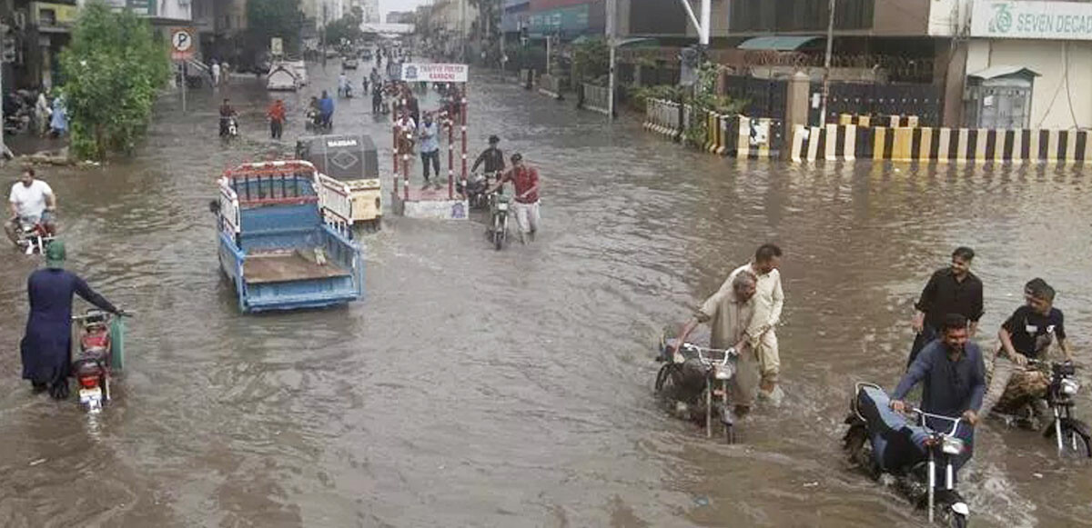 Pakistan&#039;da sel ve fırtınada 26 kişi daha öldü