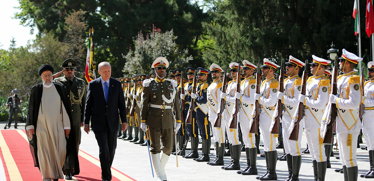 Cumhurbaşkanı Erdoğan İran’da! Dünyanın gözü Tahran&#039;daki zirvede