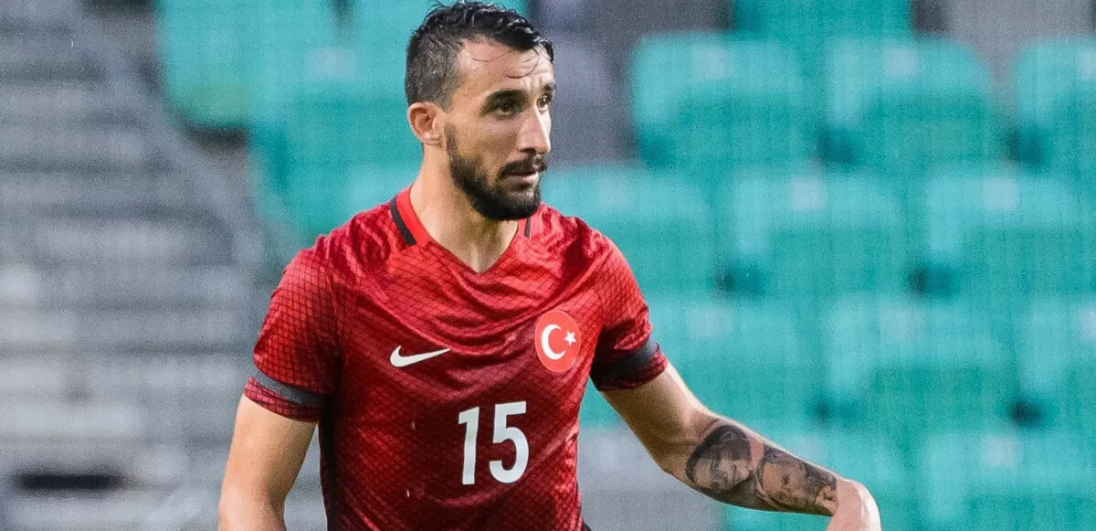 Mehmet Topal futbolu bıraktı! Tarihe geçerek veda etti
