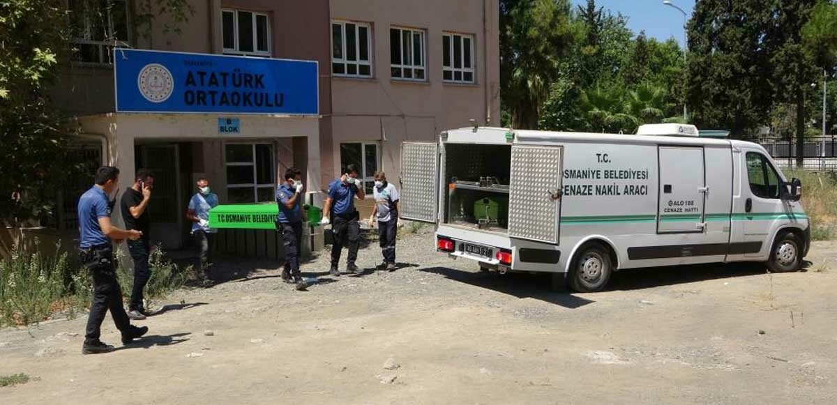 Okul tuvaletinde korkunç olay: Kapıyı açan hizmetli neye uğradığını şaşırdı!