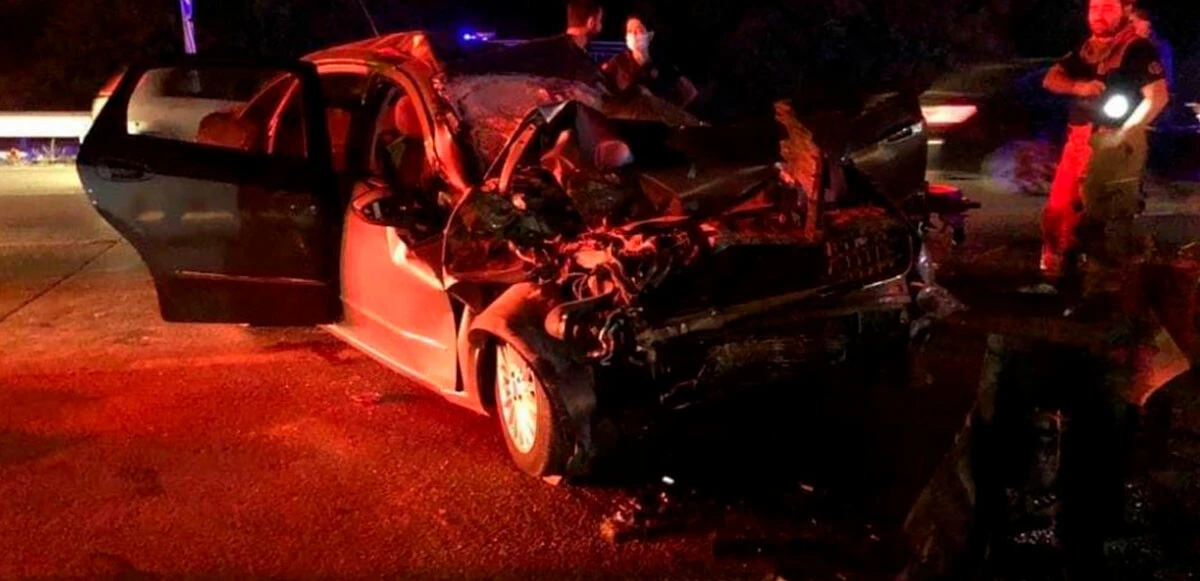 Bursa’da feci kaza: Tır otomobili biçti! Baba ve oğlu sağ çıkamadı