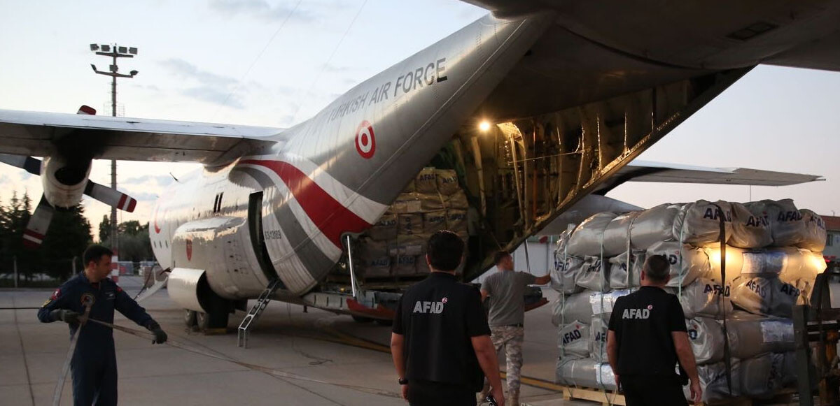 Son dakika! Türkiye&#039;den İran&#039;a yardım eli: Sel bölgesine yardım malzemeleri gönderildi