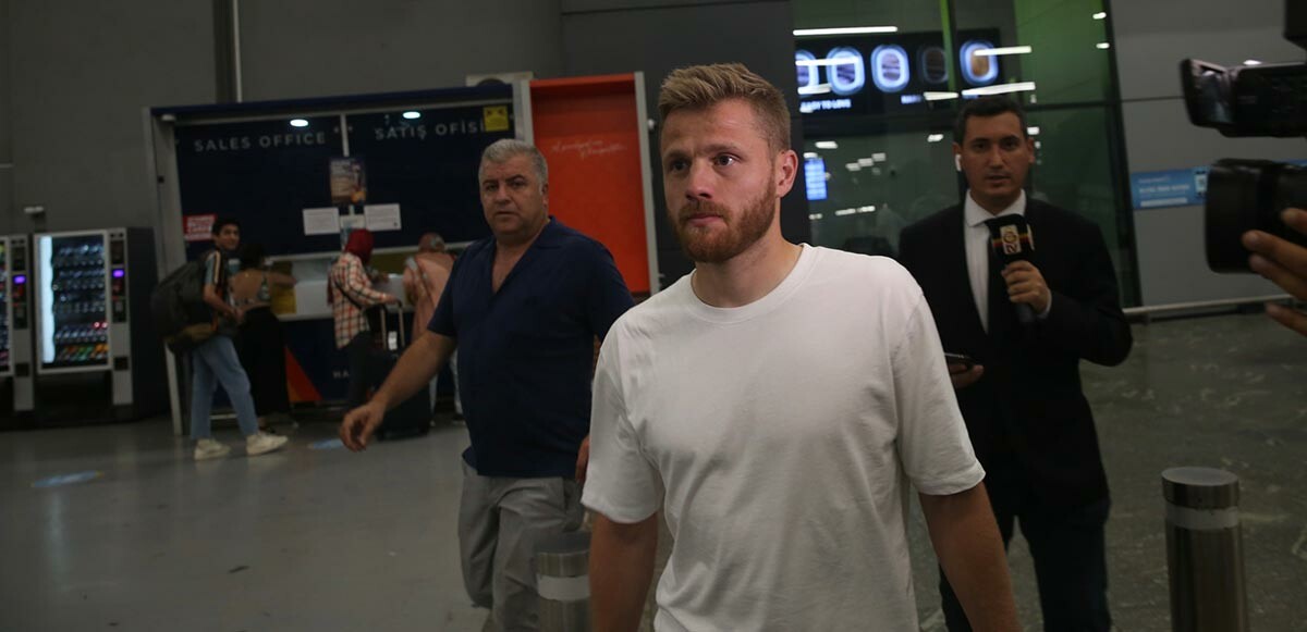 Galatasaray orta sahasına kavuştu: Yeni transfer Fredrik Midtsjö İstanbul&#039;da