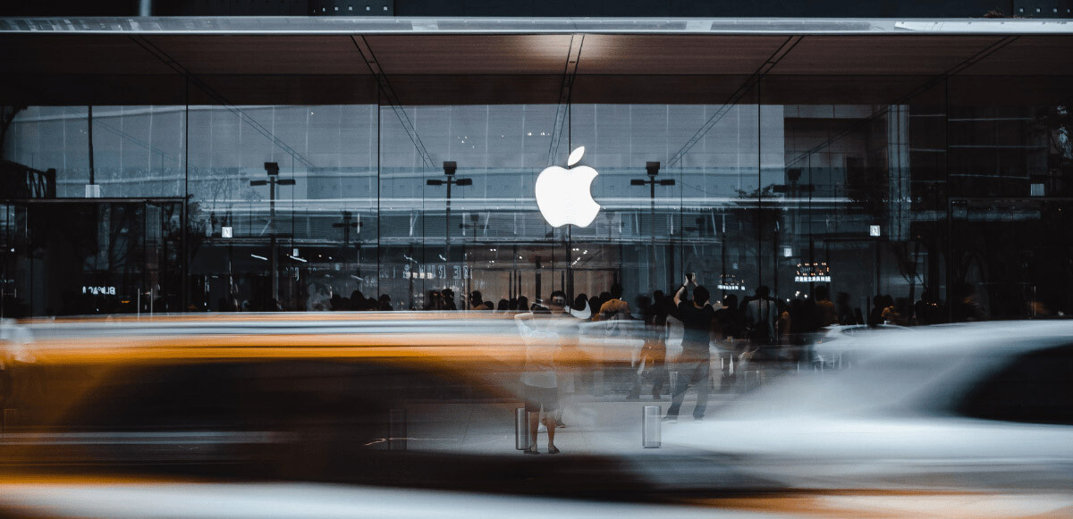 Apple maske zorunluluğunu kaldırıyor: Artık çoğu yerde takılmayacak!