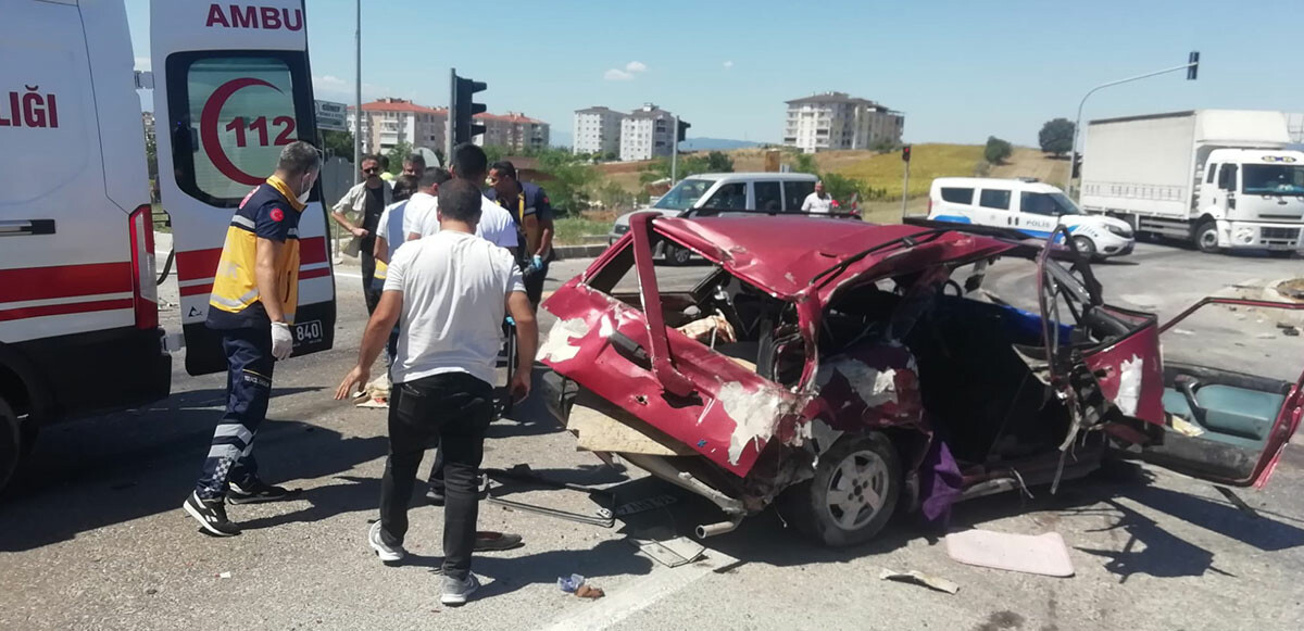 Bursa’da feci kaza: Tırla otomobil çarpıştı! Ölü ve yaralılar var