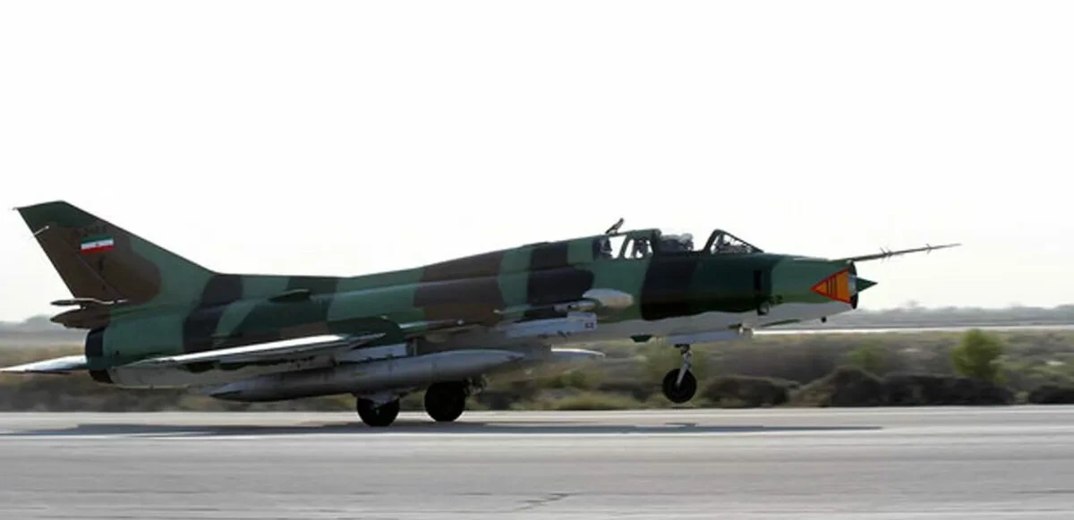İran'da SU-22 tipi savaş uçağı düştü! Pilot son anda kurtuldu