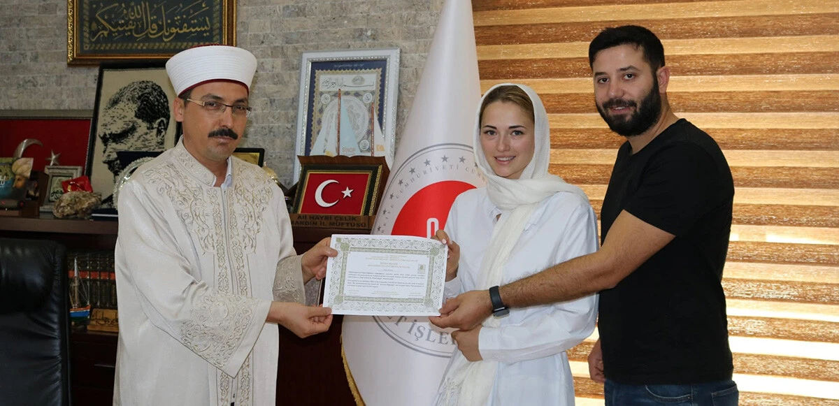 Mardin'e gelen Ukraynalı Müslüman oldu