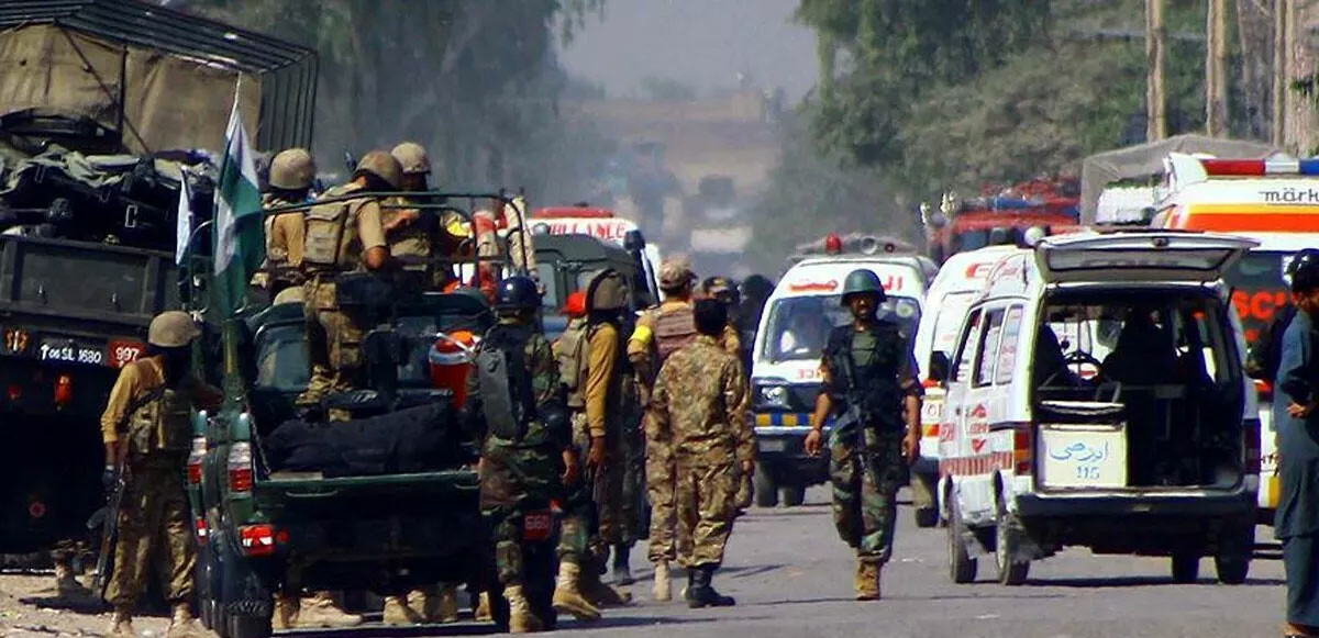 Pakistan&#039;da askeri konvoyun geçişi sırasında bombalı saldırı: 4 asker hayatını kaybetti