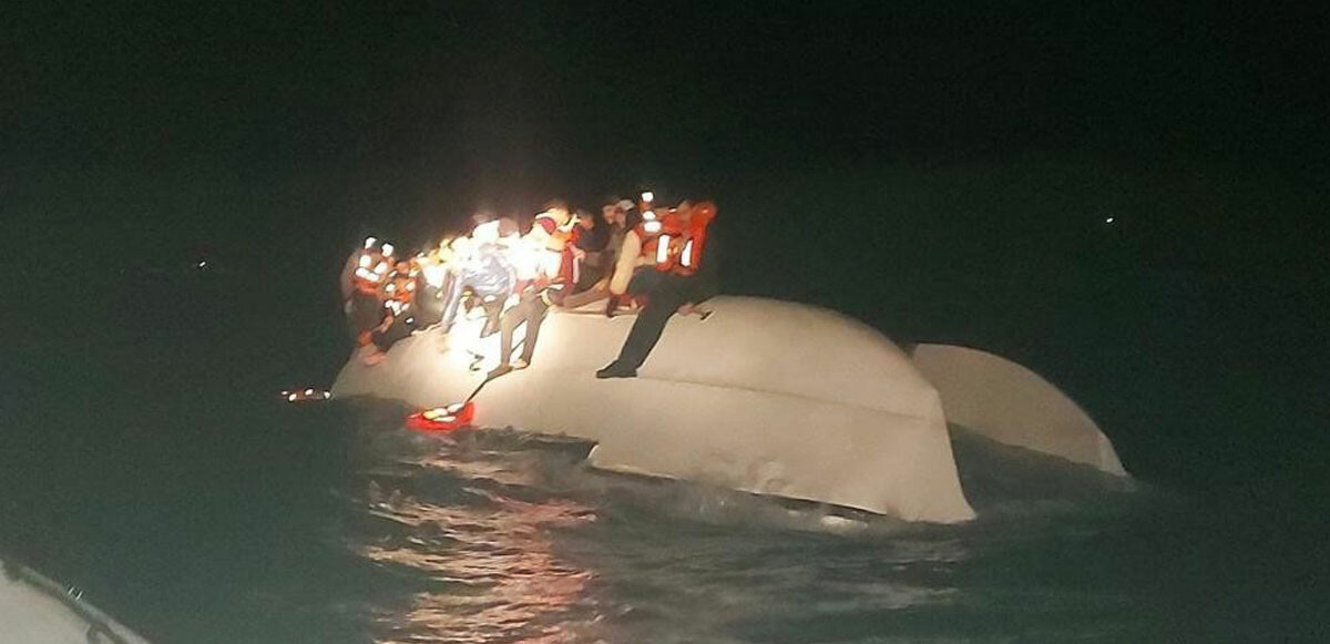 Yunanistan bildirdi: Göçmen teknesi battı onlarca kişi kayıp