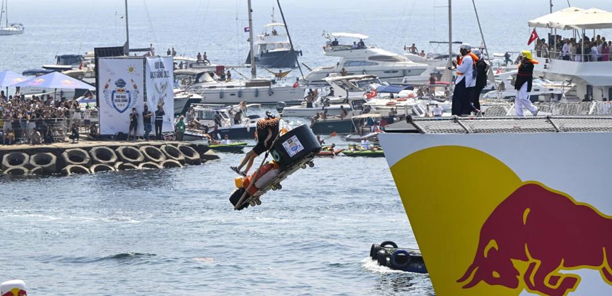 İstanbul 'uçuş' modunda! İşte 200 bin kişinin katıldığı festivalden renkli görüntüler...