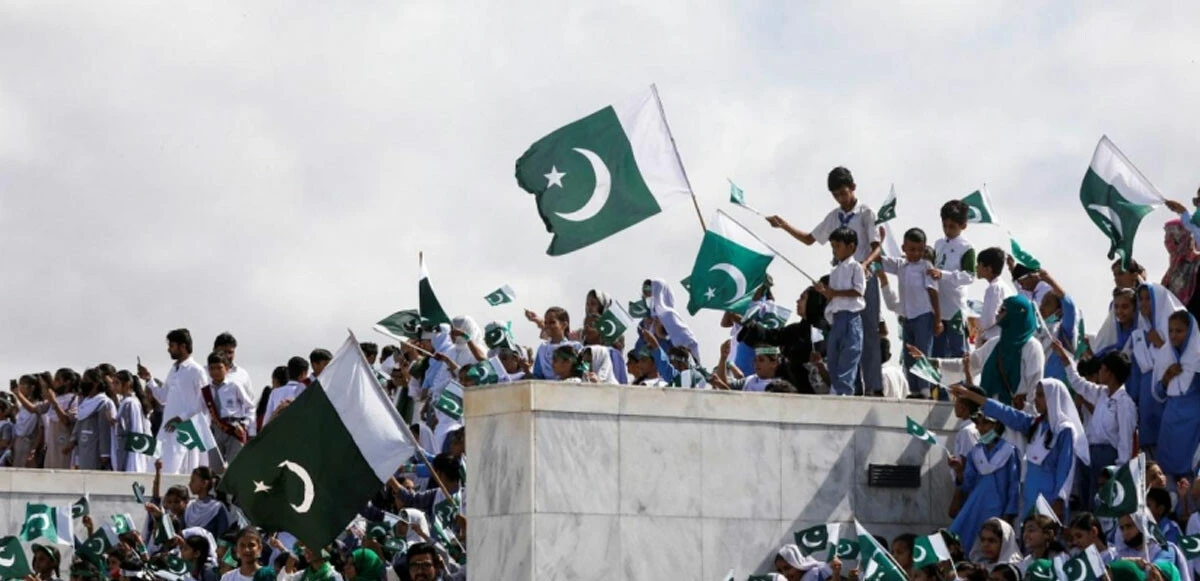 Pakistan'ın Bağımsızlık Günü'nde ateş açıldı: 57 kişi kurşun yarasıyla hastanelik oldu