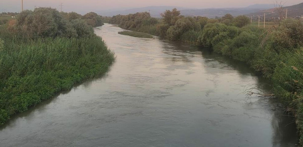 Serinlemek için atıyla nehre girdi! Eyer ters dönünce suya düşüp kayboldu