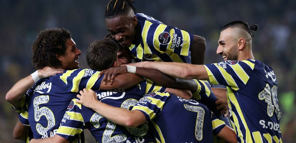 Kanarya, &#039;Demir&#039;i büktü! Maç sonucu: Fenerbahçe 4-2 Adana Demirspor