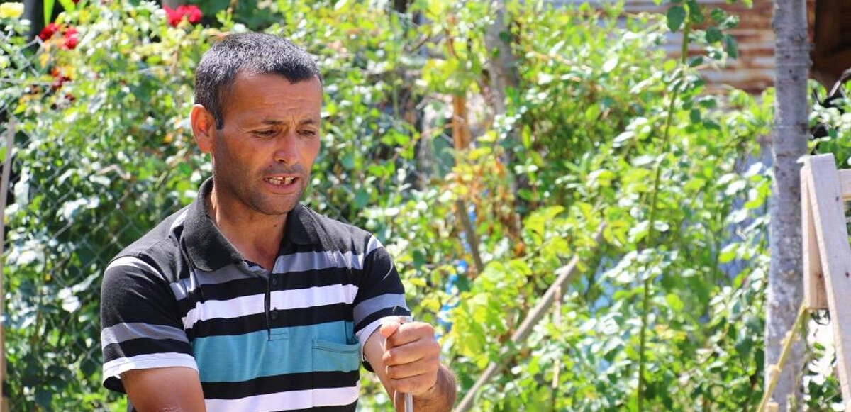 Son yılan bükücü: Önce yakalıyor sonra doğaya salıyor