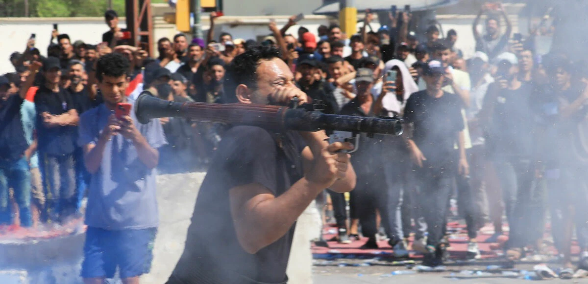 Irak kana bulandı, çatışmalar sokağa taştı! Yeşil Bölge'de ağır silahlar konuştu