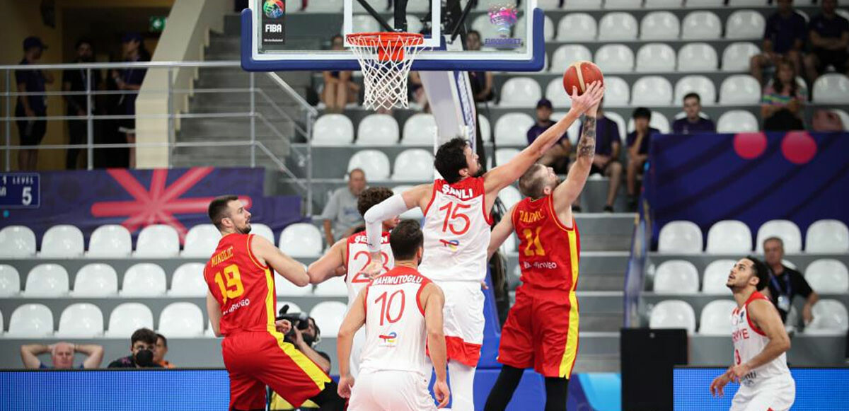 12 Dev Adam EuroBasket'e galibiyetle başladı: Karadağ'ı 72-68 mağlup etti