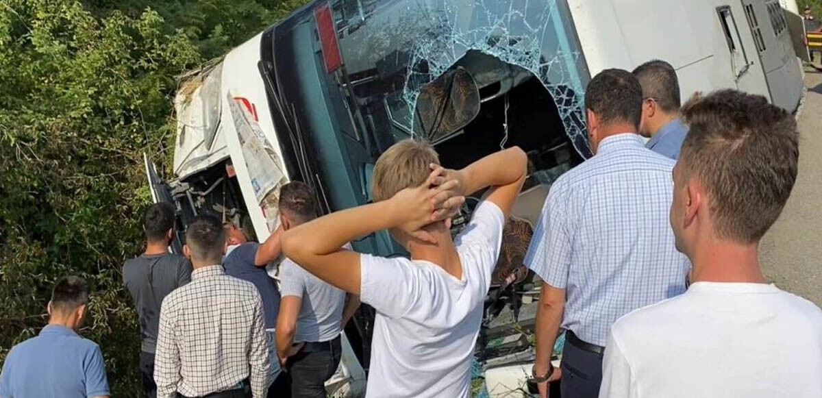 Bartın&#039;da yolcu otobüsü devrildi: Çok sayıda yaralı var