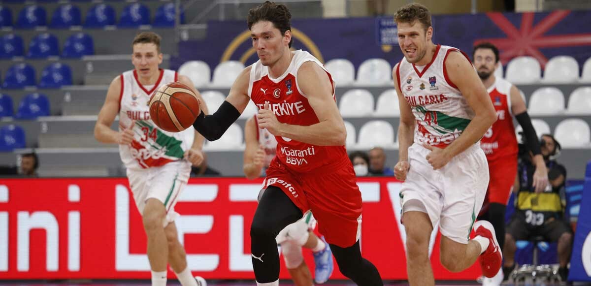 12 Dev Adam EuroBasket&#039;te 2&#039;de 2 yaptı: Bulgaristan&#039;ı 101-87&#039;lik skorla yendi