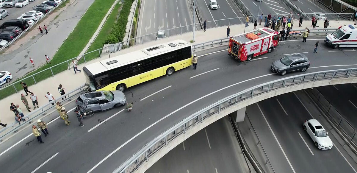 İstanbul’da İETT otobüsü çok sayıda araca çarptı: Yaralılar var