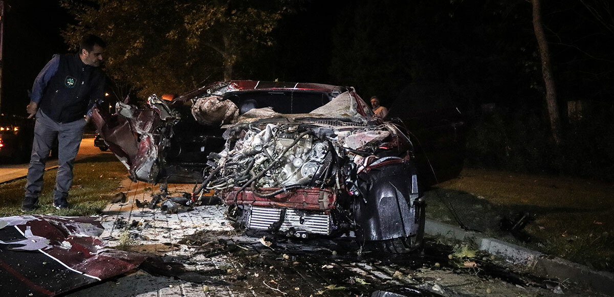 Bursa’da feci kaza! Kamyona çarpan lüks otomobil hurdaya döndü