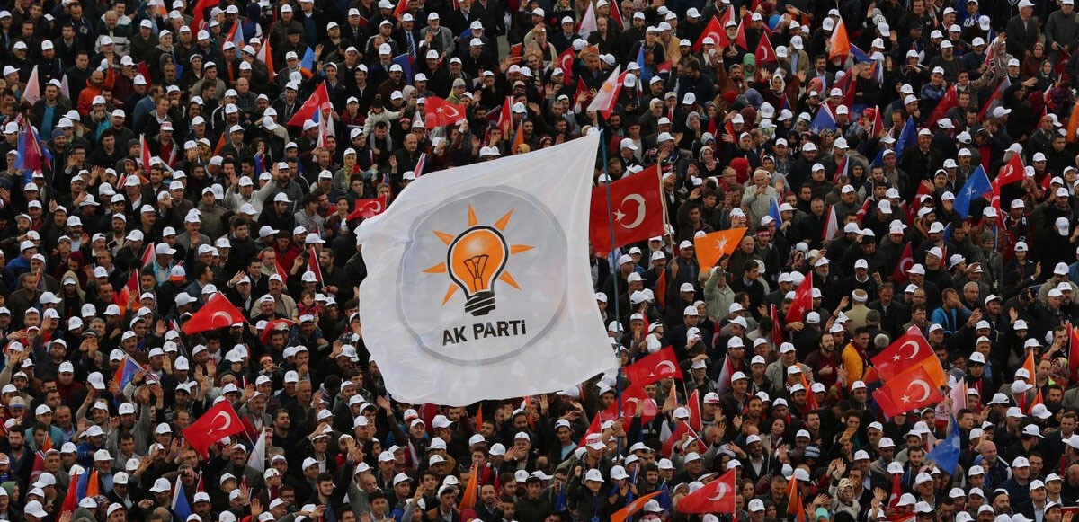 AK Parti seçim stratejisini belirledi: Miting ve anketler mercek altına alındı