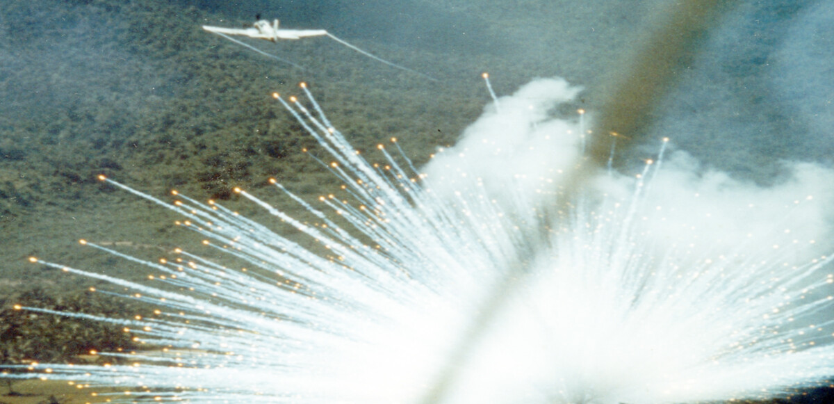 16 ev yıkılırken bombalamadan dolayı bölgede yangın çıktı.